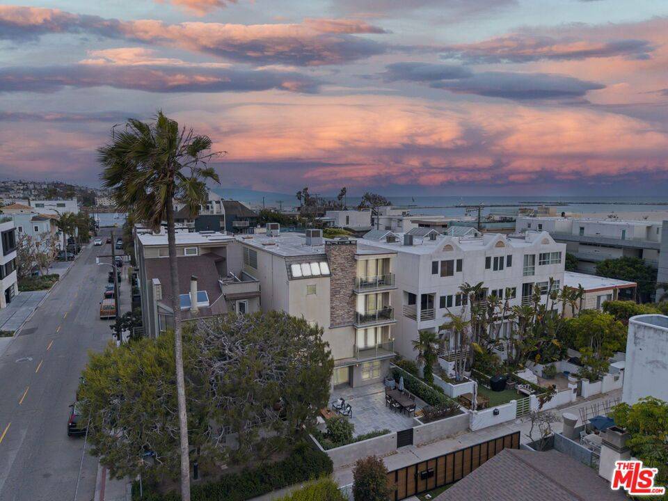 24 Voyage ST #2, Marina Del Rey, CA 90292