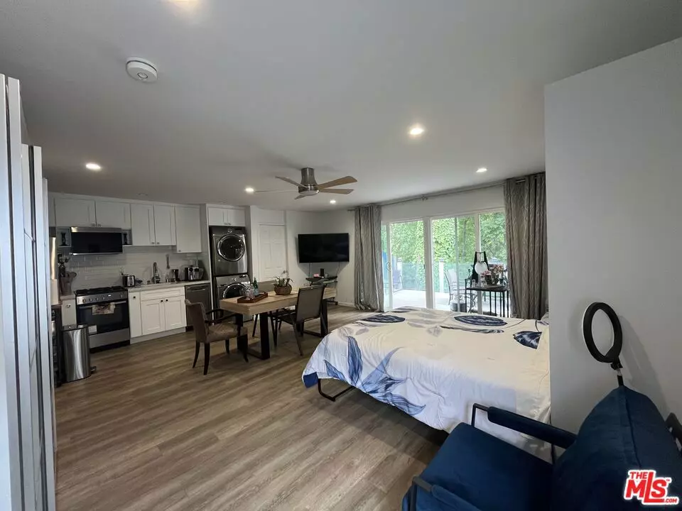 Sherman Oaks, CA 91403,3708 Woodcliff RD