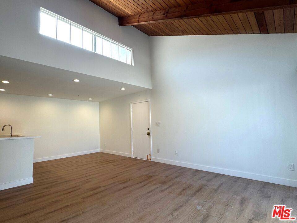 Canoga Park, CA 91304,8601 International AVE #237
