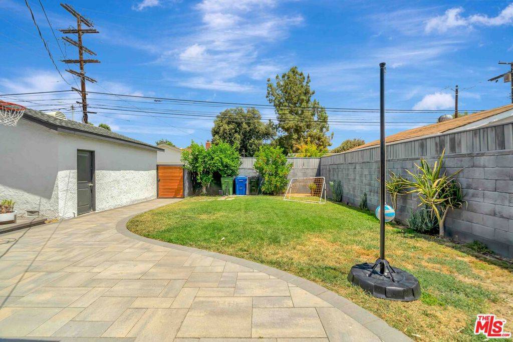 West Hills, CA 91307,6814 Berquist AVE