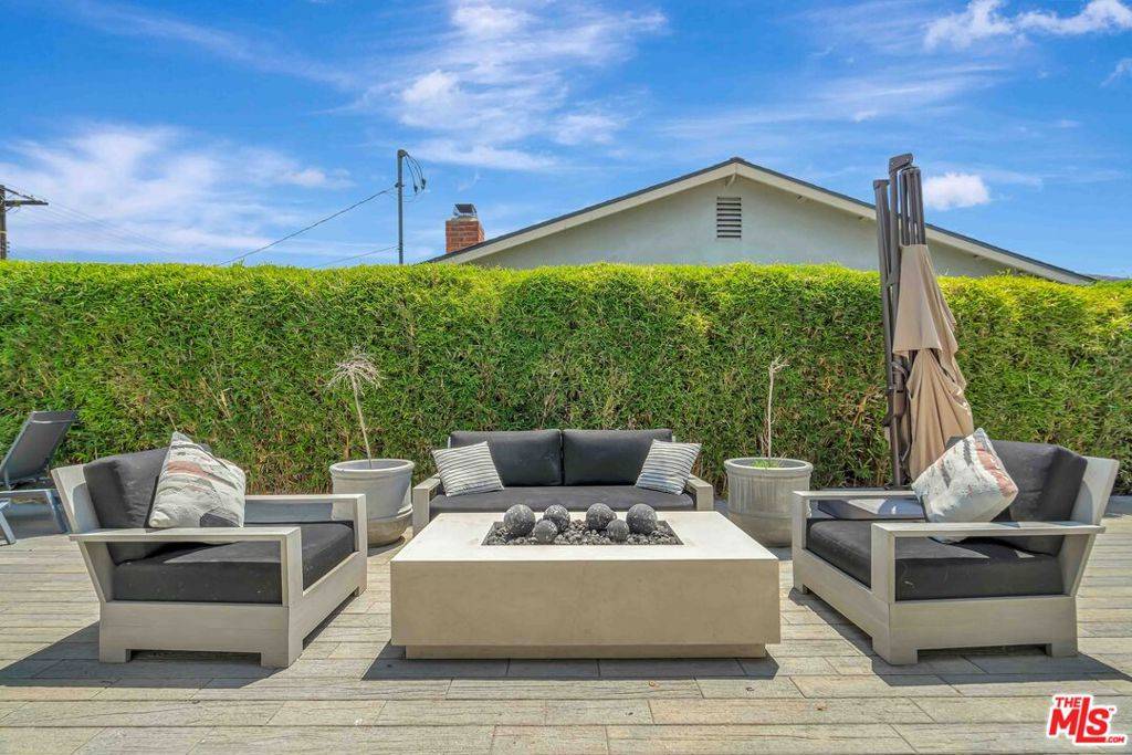 6814 Berquist AVE, West Hills, CA 91307