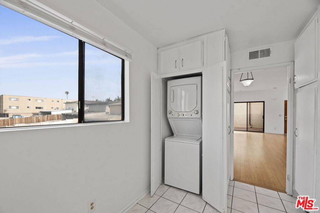 Inglewood, CA 90302,822 Victor AVE #14