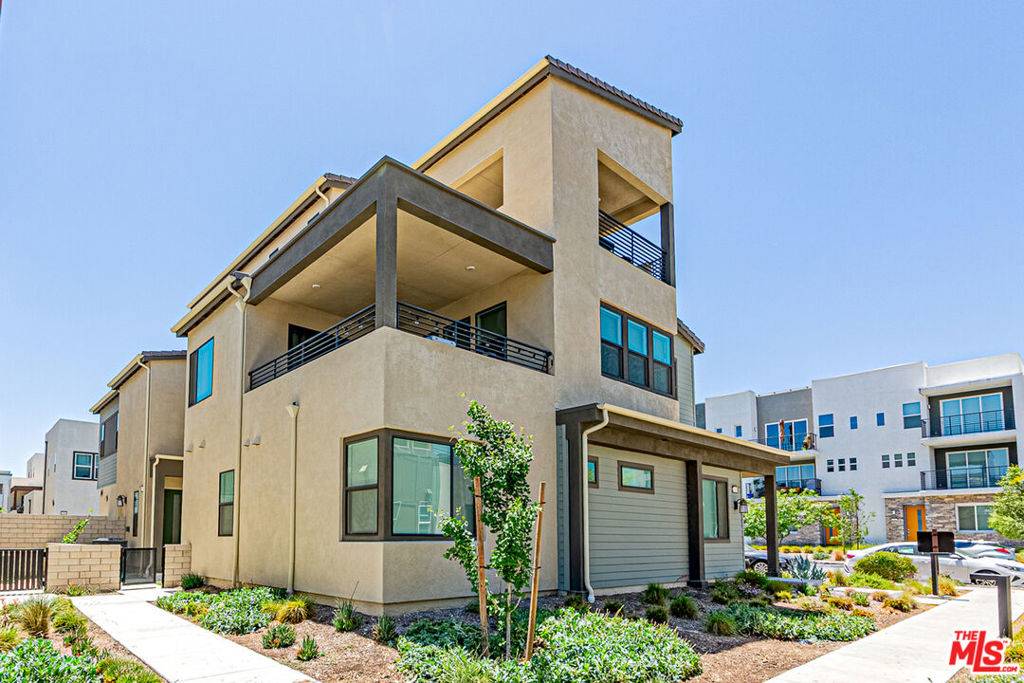 27457 Flycatcher PL, Valencia, CA 91381