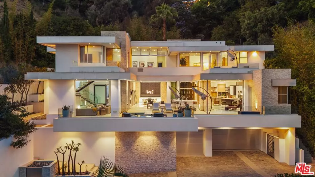 9311 Readcrest DR, Beverly Hills, CA 90210