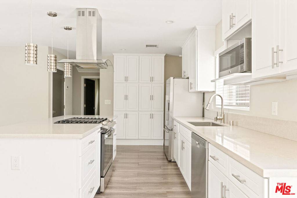 Van Nuys, CA 91406,7718 Genesta AVE