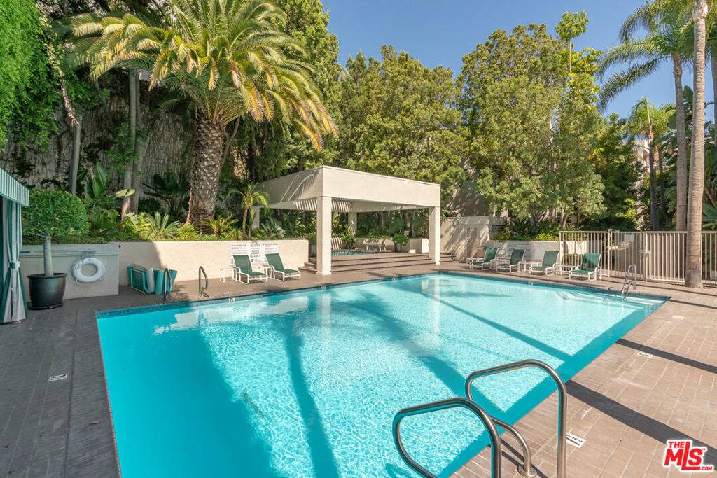 West Hollywood, CA 90069,1131 Alta Loma RD #119
