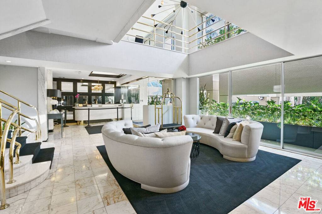 West Hollywood, CA 90069,1131 Alta Loma RD #119