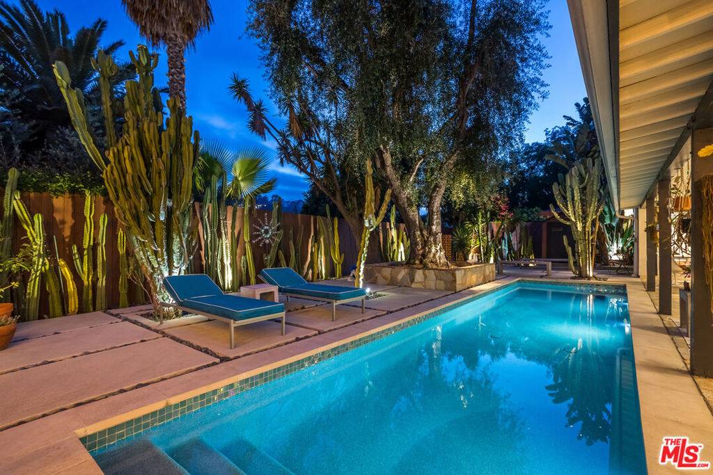 Los Angeles, CA 90068,6570 Lakeridge RD
