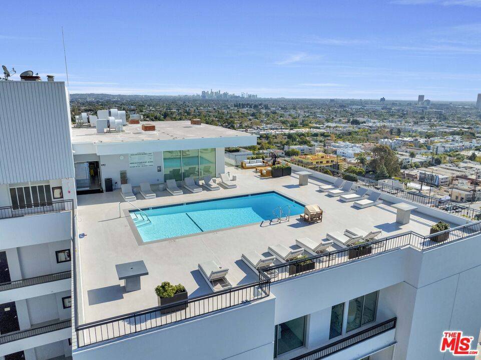 West Hollywood, CA 90069,1100 Alta Loma RD #608