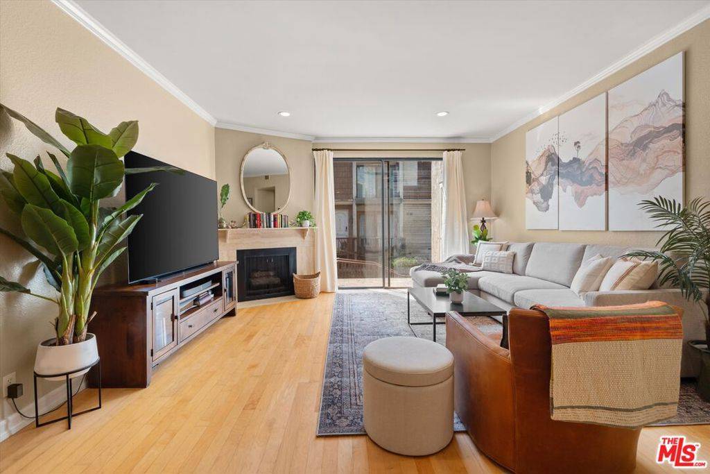 801 S Plymouth BLVD #204, Los Angeles, CA 90005