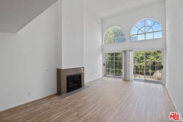 Los Angeles, CA 90025,11711 Ohio AVE #302