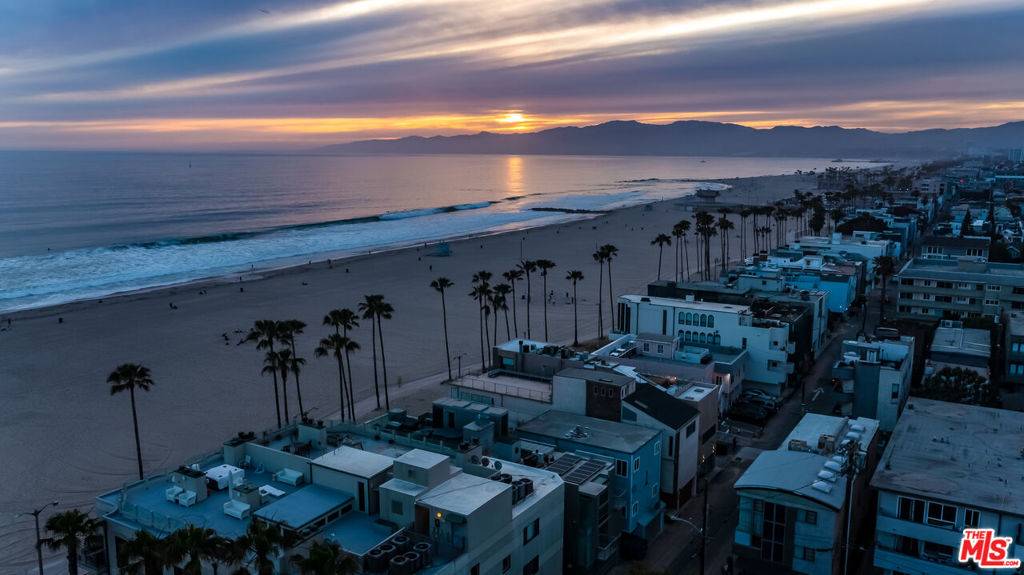 Venice, CA 90291,2707 Ocean Front WALK