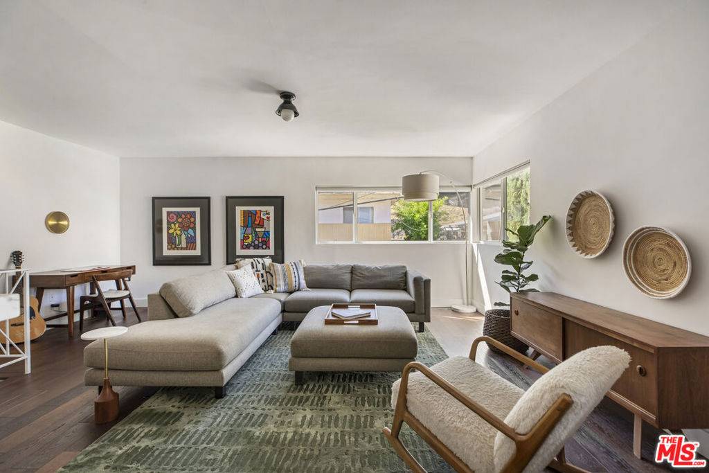 Los Angeles, CA 90065,4598 Jessica DR