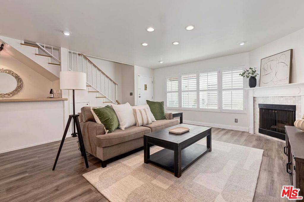 14332 Dickens ST #10, Sherman Oaks, CA 91423
