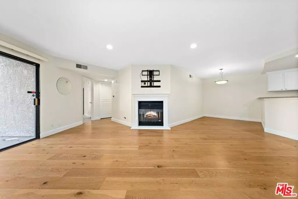Los Angeles, CA 90025,1633 S Bentley AVE #101