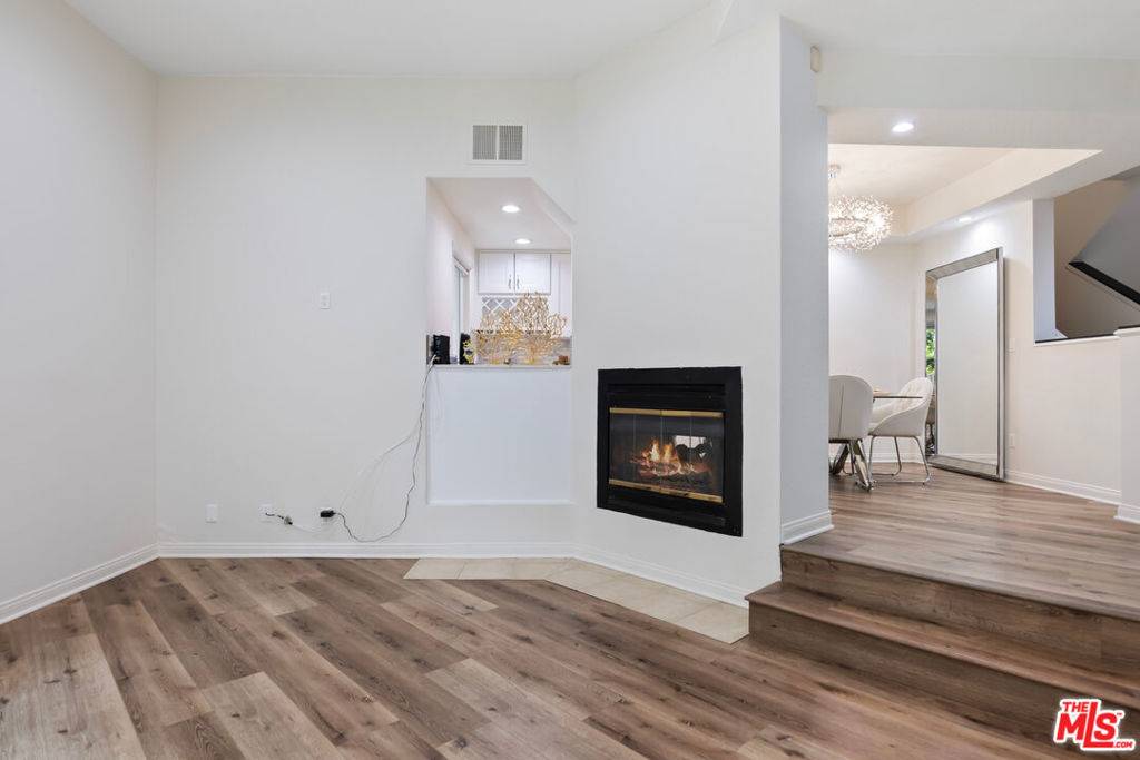 Tarzana, CA 91356,18730 Hatteras ST #25