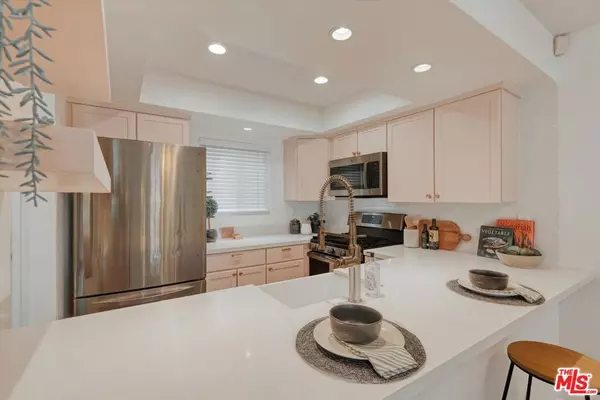 North Hollywood, CA 91601,11230 Peach Grove ST #104