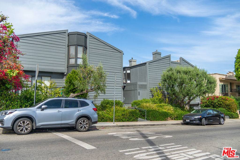 880 Hilldale AVE #10, West Hollywood, CA 90069