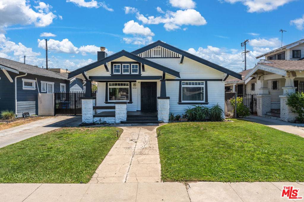 1834 W 43rd PL, Los Angeles, CA 90062