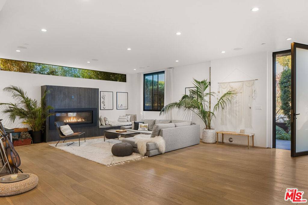Venice, CA 90291,660 Sunset AVE