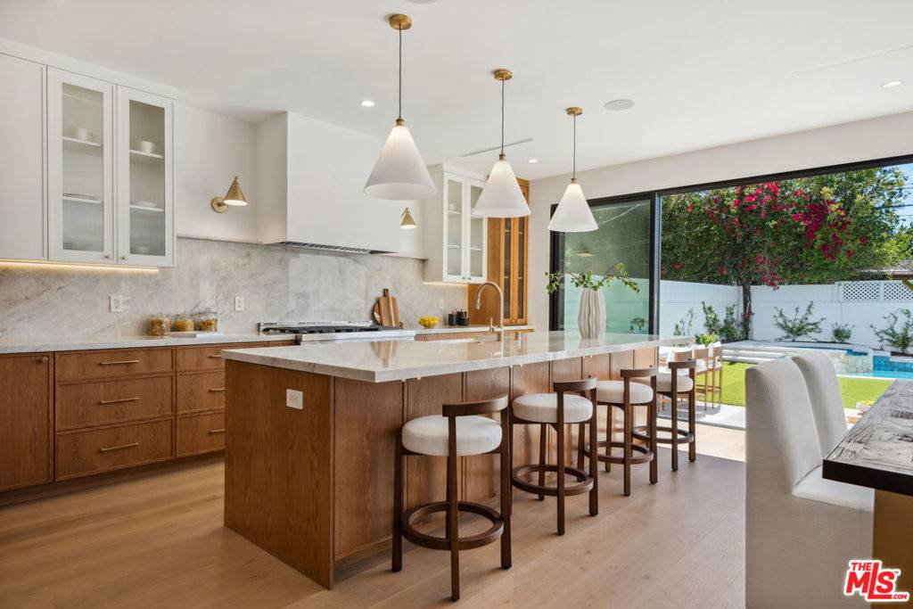 4949 Sancola AVE, Toluca Lake, CA 91601