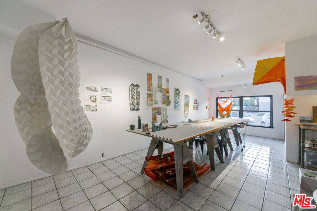 Los Angeles, CA 90034,2646 La Cienega AVE