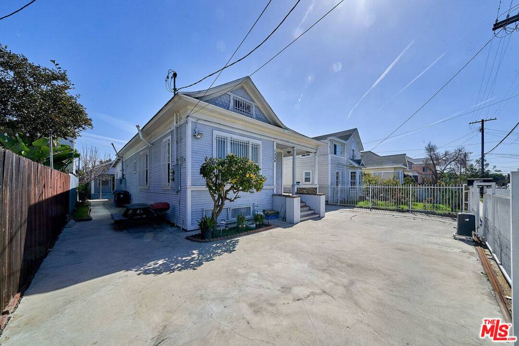 Los Angeles, CA 90006,1224 Dewey AVE