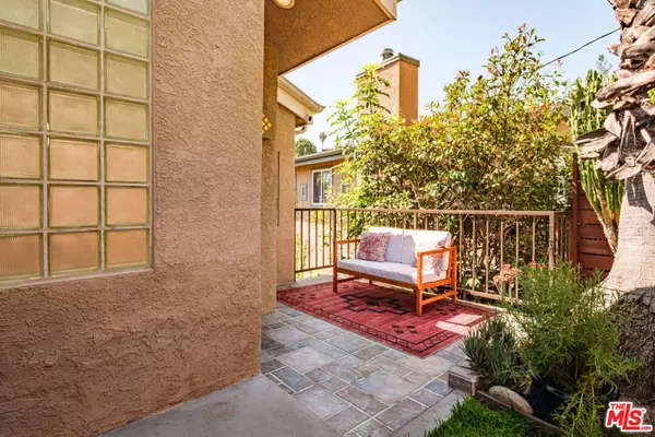 Los Angeles, CA 90065,980 Oneonta DR