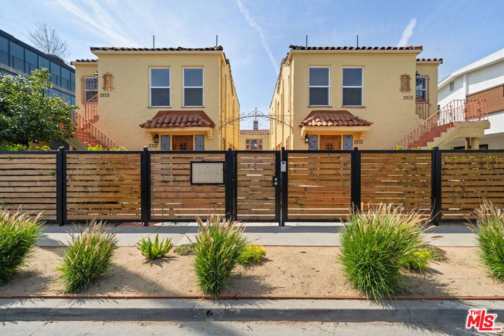 2939 Redondo BLVD, Los Angeles, CA 90016