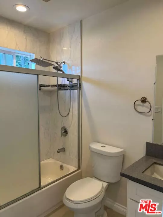 Los Angeles, CA 90026,523 N Benton WAY