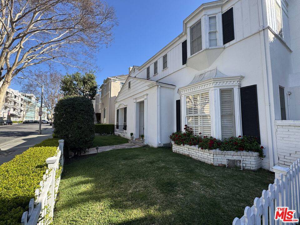 Beverly Hills, CA 90212,144 S Spalding DR
