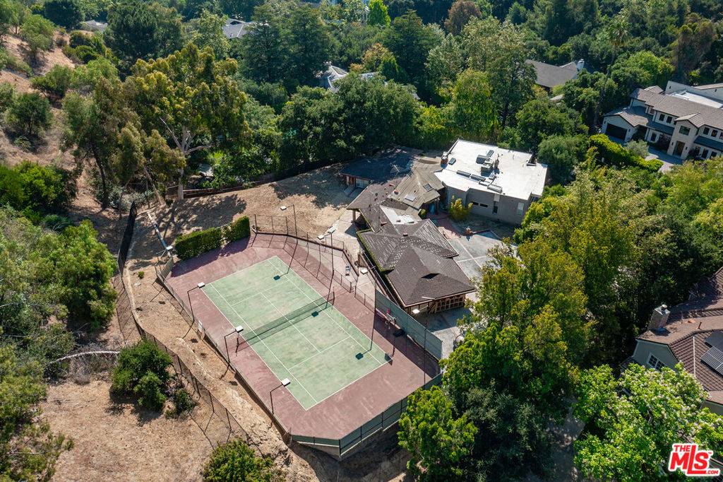 Encino, CA 91436,16145 High Valley PL