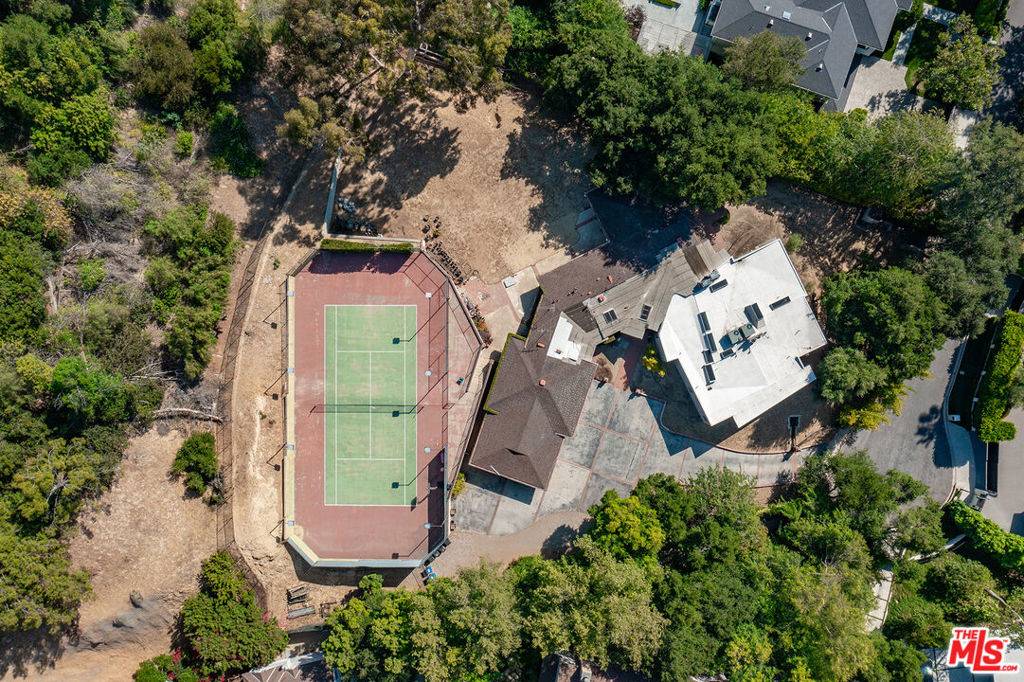 16145 High Valley PL, Encino, CA 91436