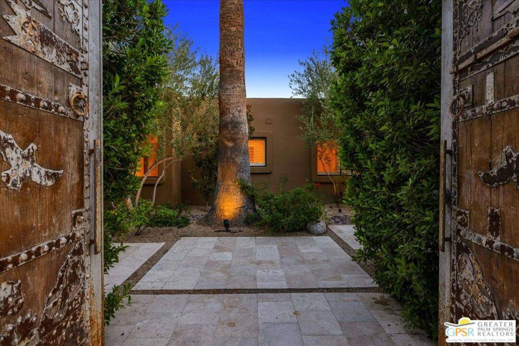 Palm Springs, CA 92262,417 E Via Altamira
