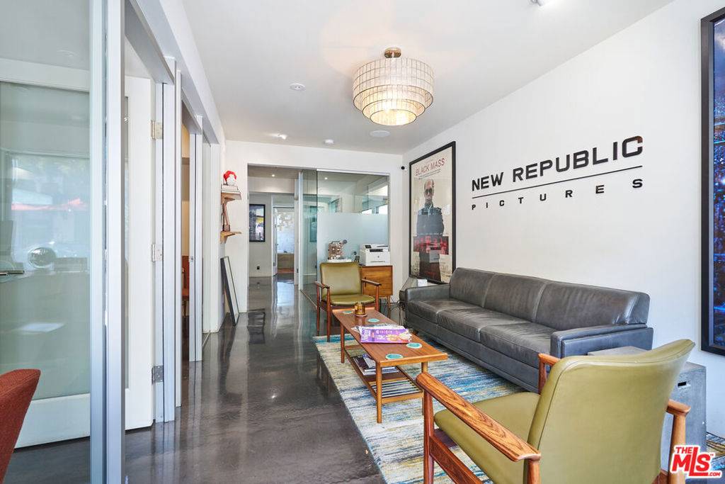 Los Angeles, CA 90046,709 N Gardner ST