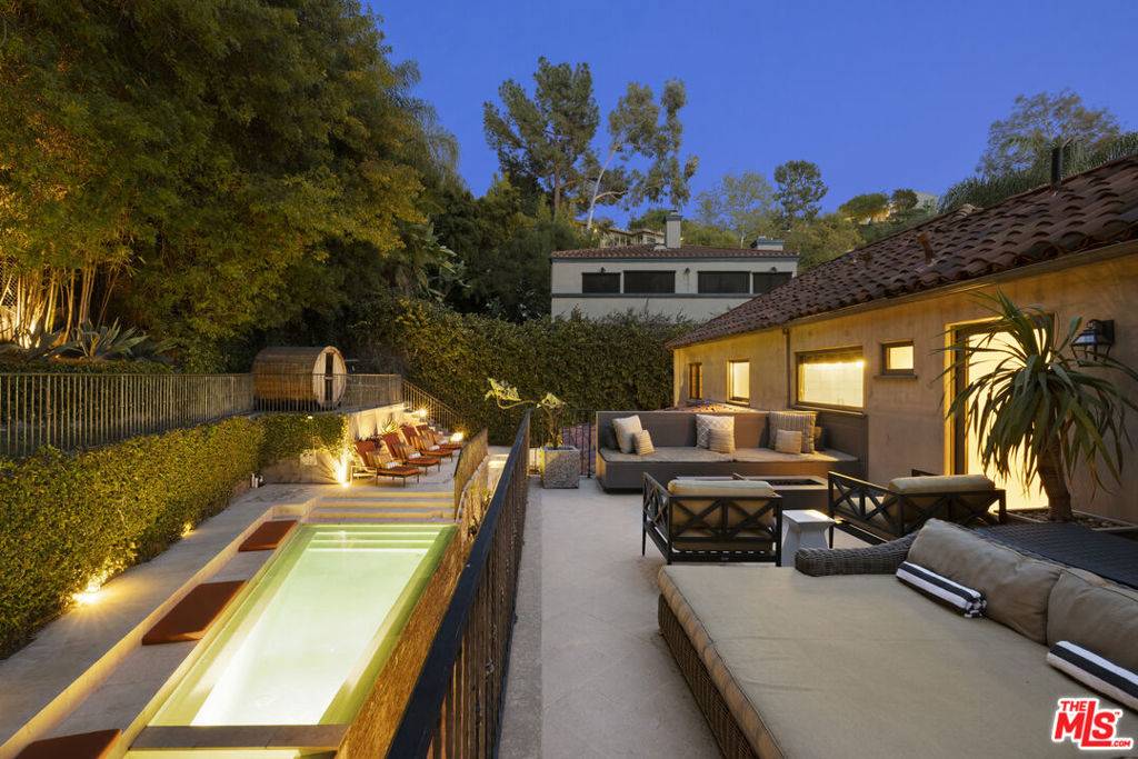 Los Angeles, CA 90068,3300 N Knoll DR