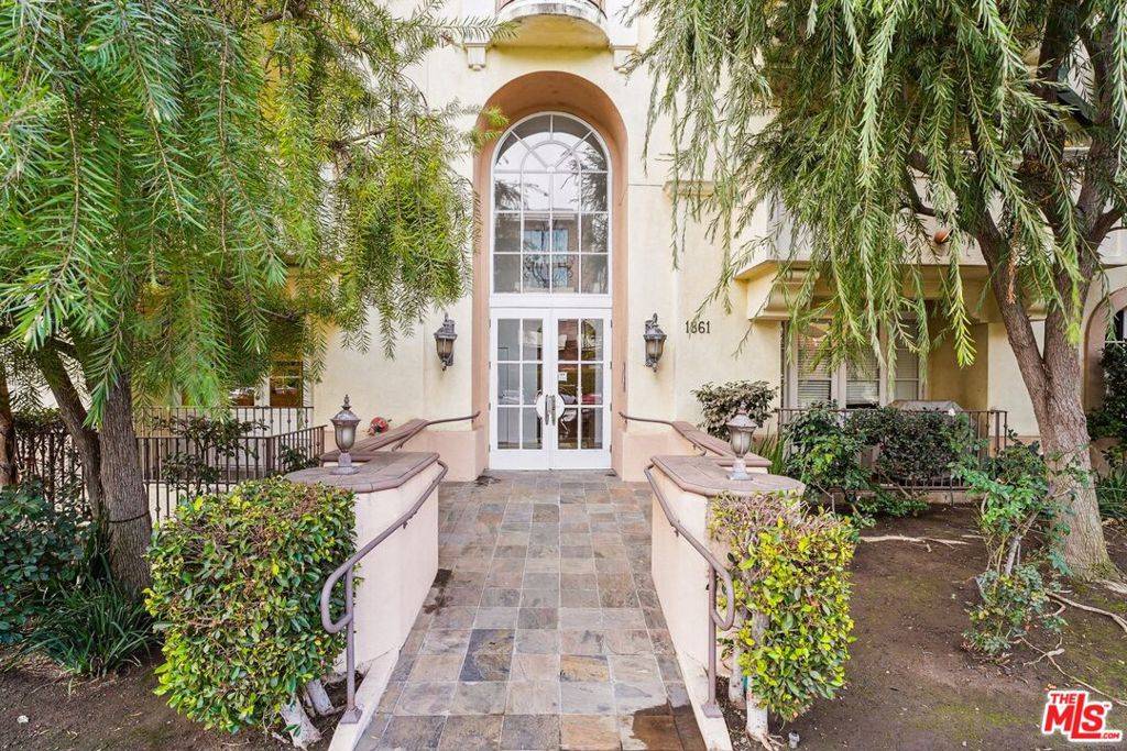 1861 Veteran AVE #101, Los Angeles, CA 90025
