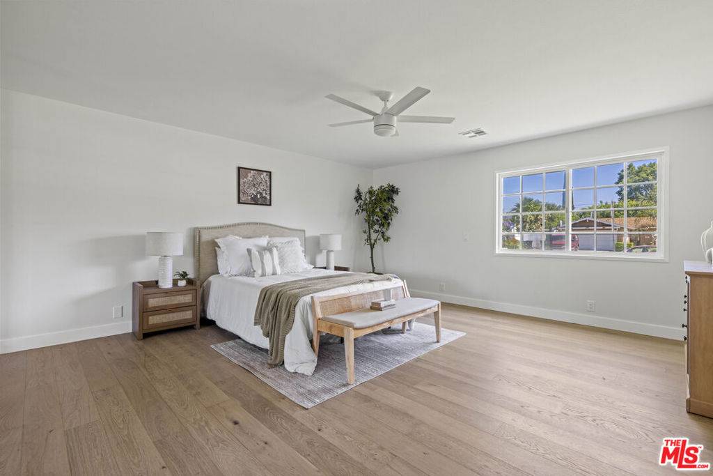 Woodland Hills, CA 91367,24201 Friar ST