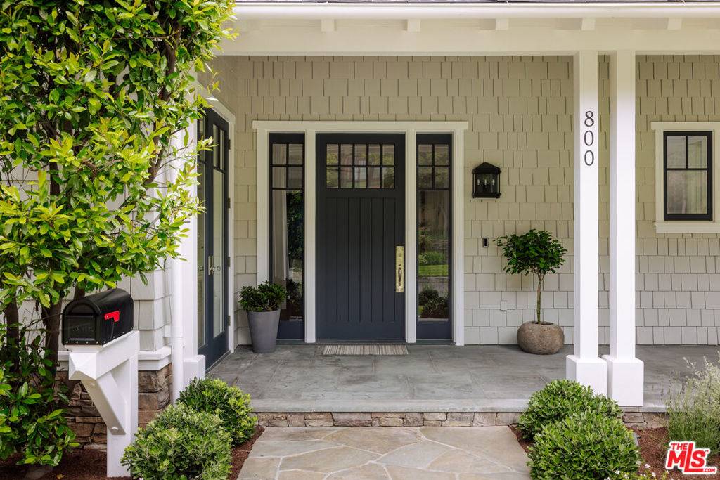 Pacific Palisades, CA 90272,800 GREENTREE RD