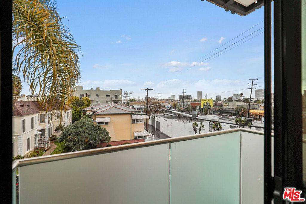 Los Angeles, CA 90048,129 Kings #105