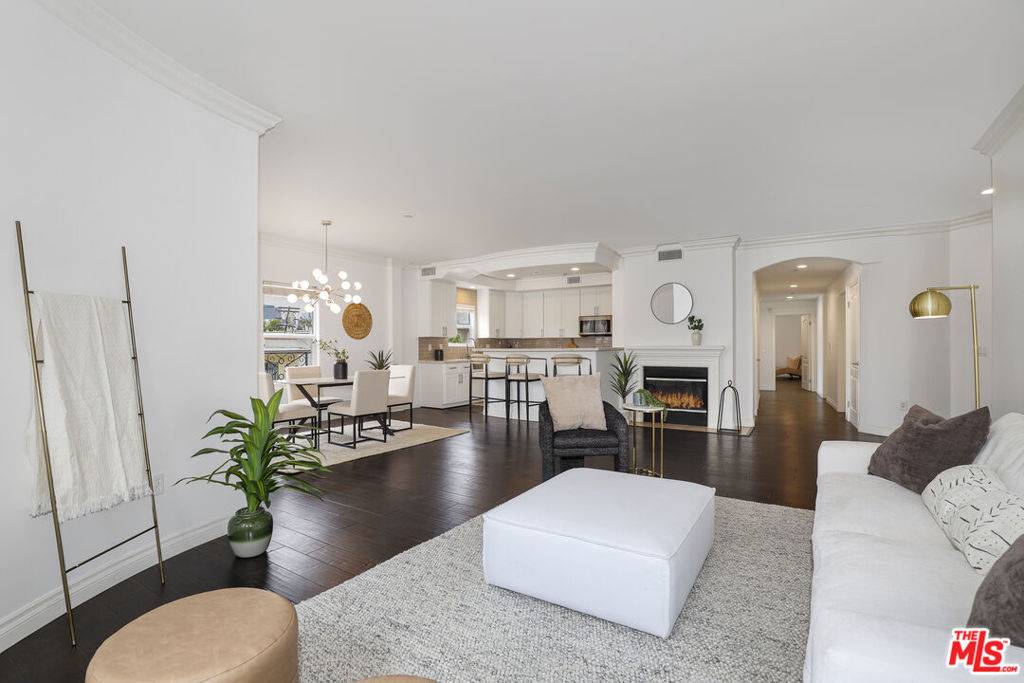 Los Angeles, CA 90025,1862 S Bentley AVE #202