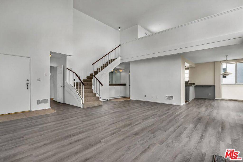 Marina Del Rey, CA 90292,30 Driftwood ST #9