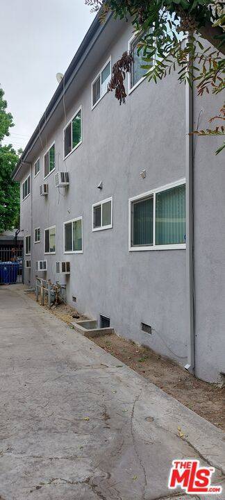 North Hollywood, CA 91602,10717 Bloomfield ST