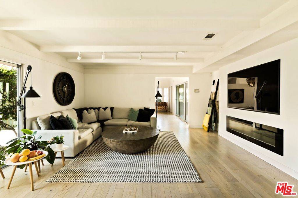 Tarzana, CA 91356,4101 Tarrybrae TER