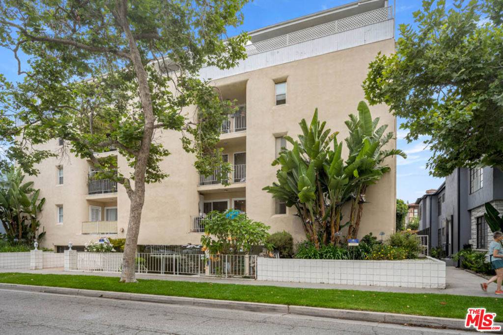 Beverly Hills, CA 90212,423 S Rexford DR #202
