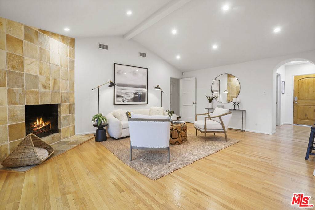 Sherman Oaks, CA 91423,14146 Hartsook ST