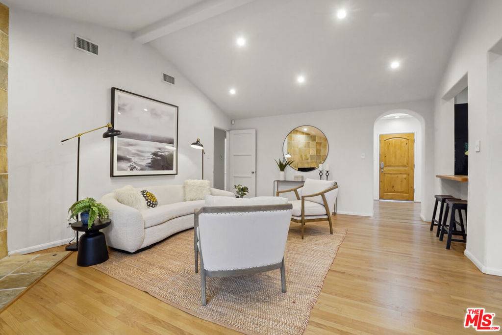Sherman Oaks, CA 91423,14146 Hartsook ST