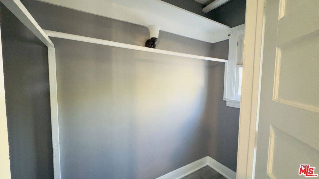 Los Angeles, CA 90006,1515 Menlo AVE #1/2