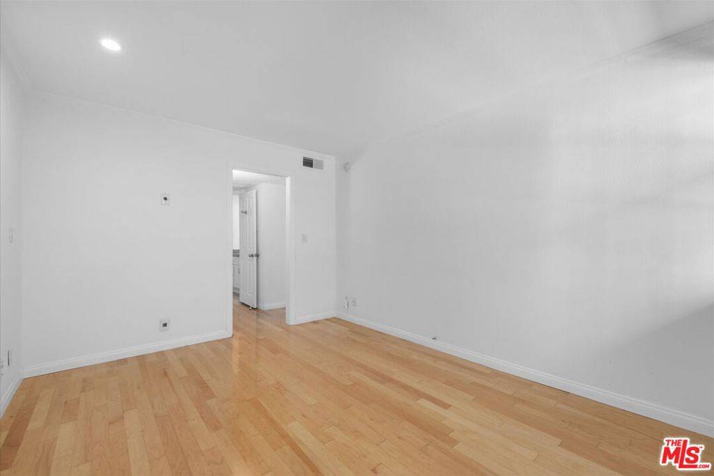 West Hollywood, CA 90069,740 N Kings RD #114