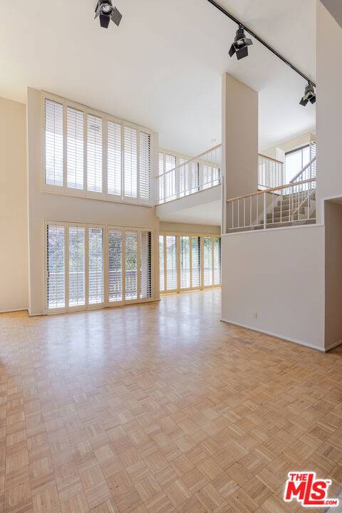 Los Angeles, CA 90064,2276 S Beverly Glen BLVD #306